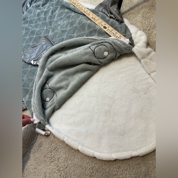 Kids Shark Blanket Sleeping Bag Jay Franco Gray White Teeth Fins - Picture 9 of 10